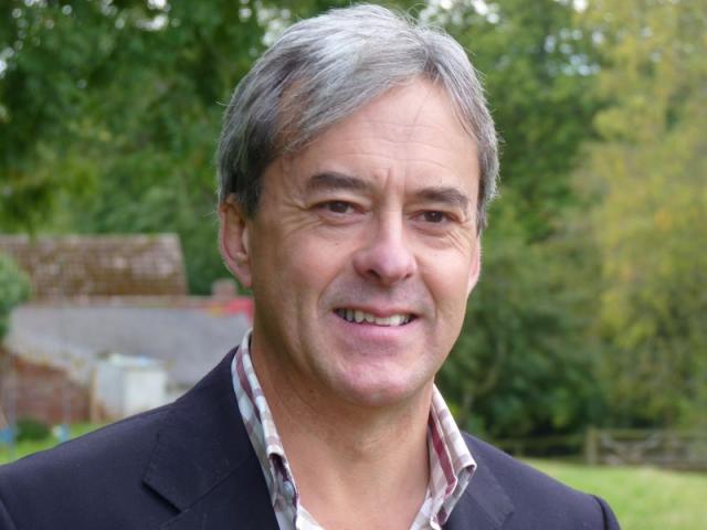 Dr Peter Carruthers